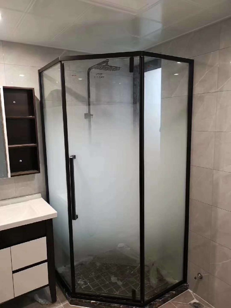酒店浴室渐变膜淋浴房案例